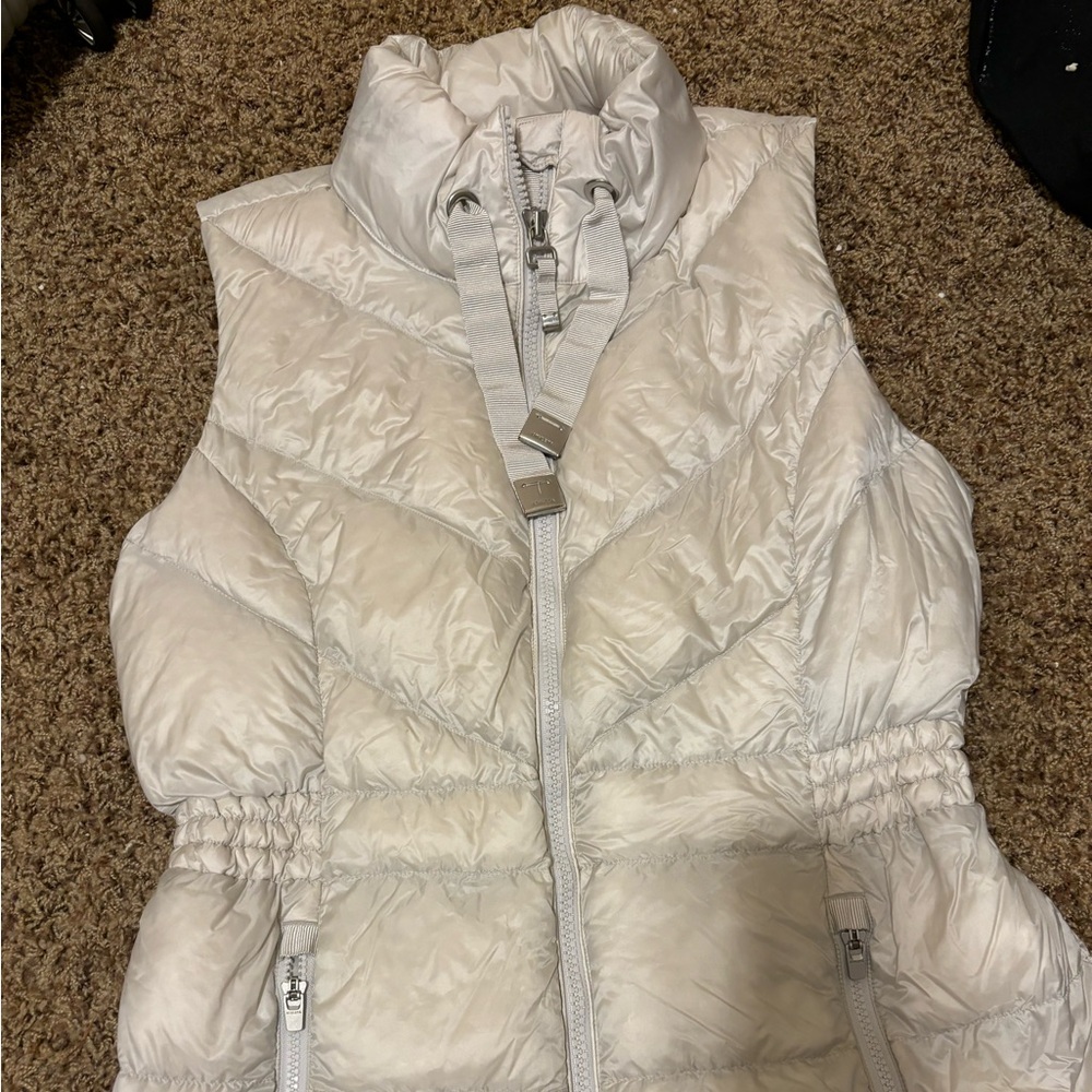 Light weight Athleta Vest Cream color Large